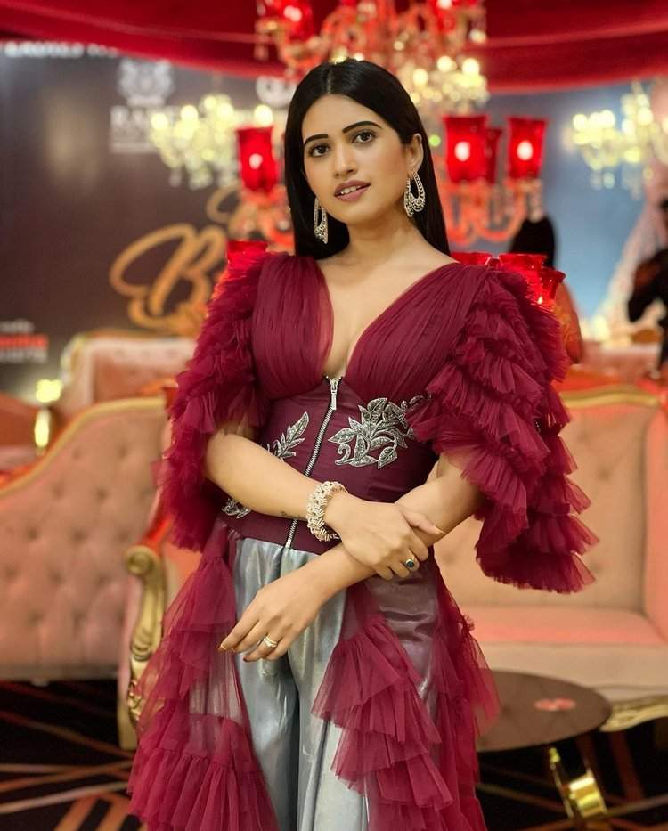 Anchor Sravanthi Hot Pics Goes Viral004