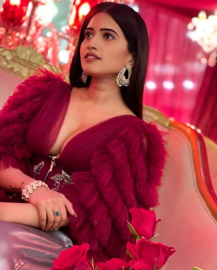 Anchor Sravanthi Hot Pics Goes Viral005