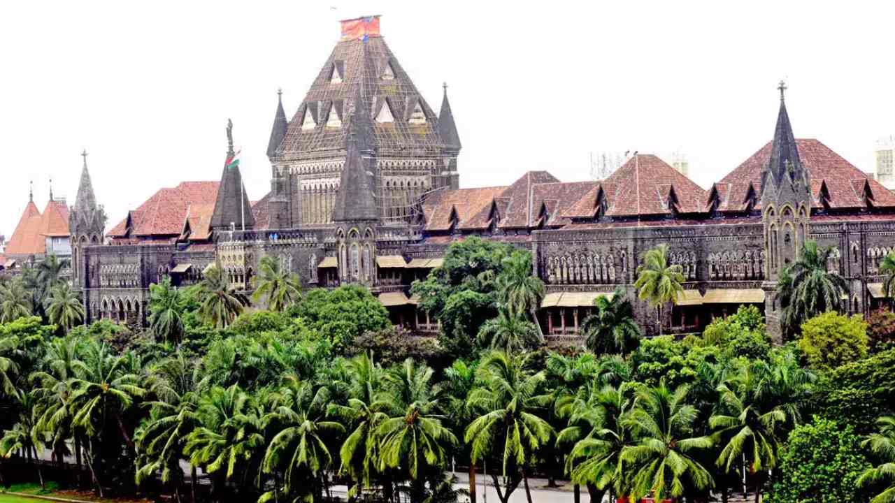 Bombay HC: క్రికెట్ కిట్ కొన్న పేరెంట్స్ మంచి నీళ్లు కొనలేరా? బాంబే హై కోర్టు ప్రశ్న Bombay HC: క్రికెట్ కిట్ కొన్న పేరెంట్స్ మంచి నీళ్లు కొనలేరా? బాంబే హై కోర్టు ప్రశ్న