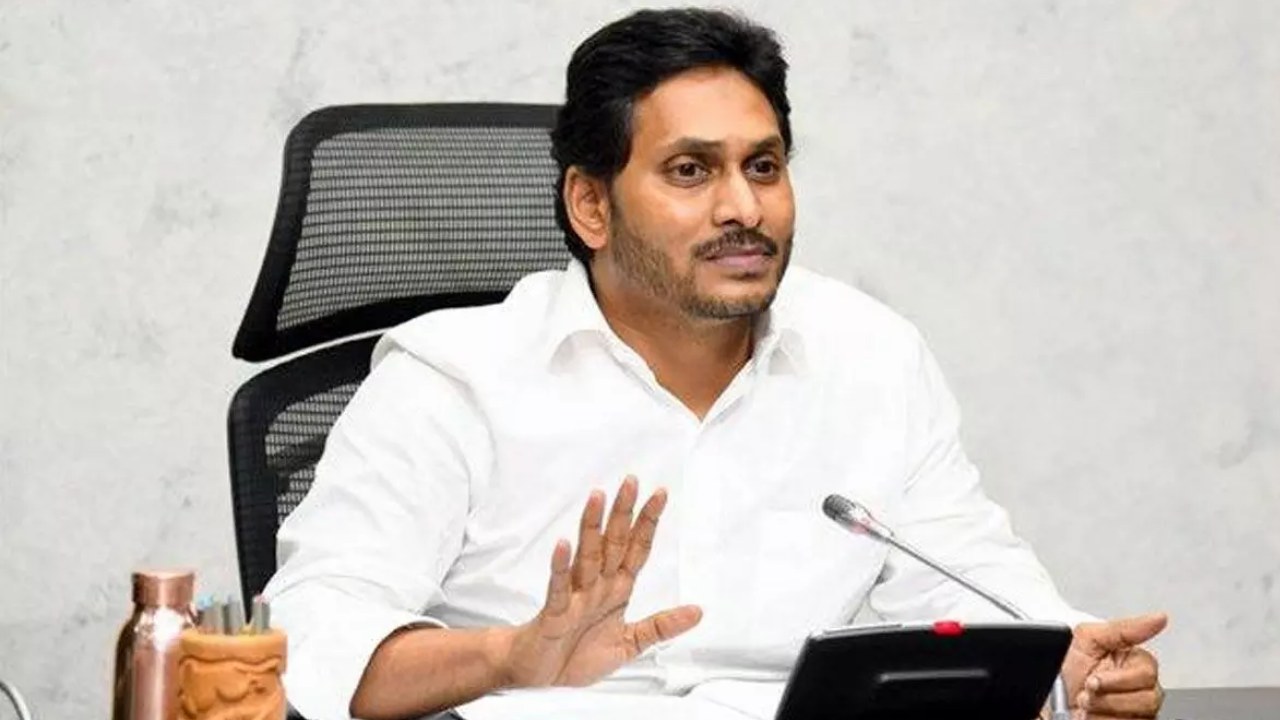 jagan: సీనియర్ అధికారులు, కలెక్టర్లపైనే పూర్తి బాధ్యతలు ఉన్నాయి: జగన్ jagan: సీనియర్ అధికారులు, కలెక్టర్లపైనే పూర్తి బాధ్యతలు ఉన్నాయి: జగన్