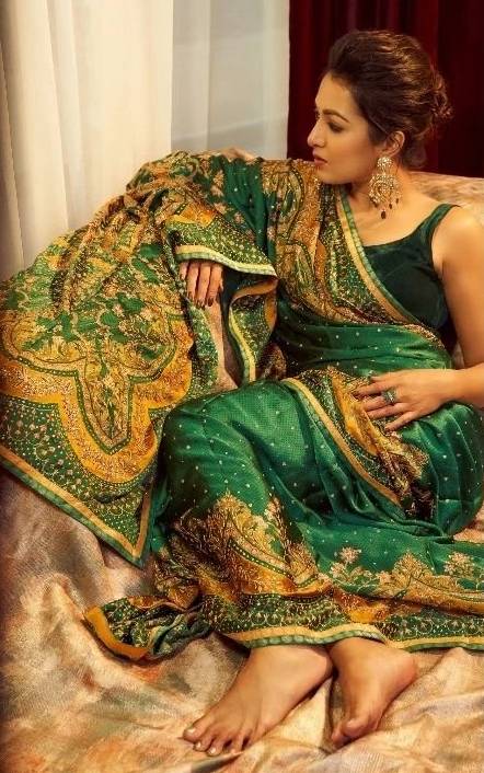 Catherine Tresa Mesmerizes With Latest Stills001