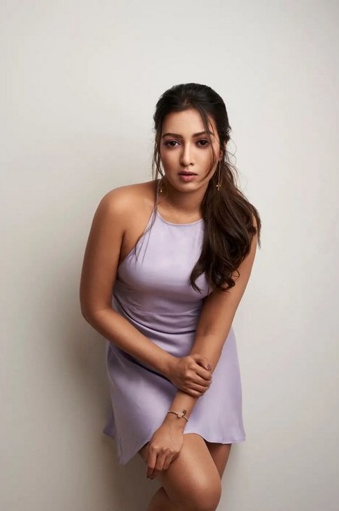 Catherine Tresa Mesmerizes With Latest Stills006