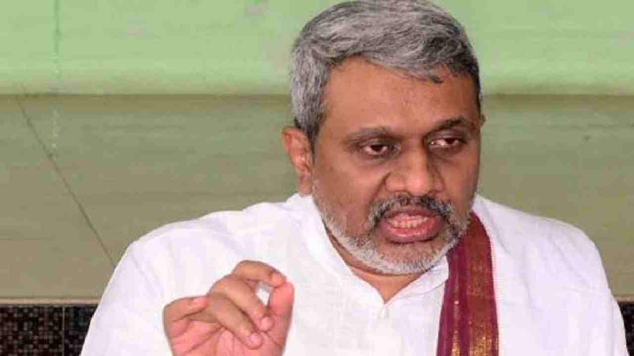 Chalasani Srinivas Rao: అల్లూరిని అడ్డుపెట్టుకుని మోదీ రాజకీయం: చలసాని శ్రీనివాస రావు Chalasani Srinivas Rao: అల్లూరిని అడ్డుపెట్టుకుని మోదీ రాజకీయం: చలసాని శ్రీనివాస రావు