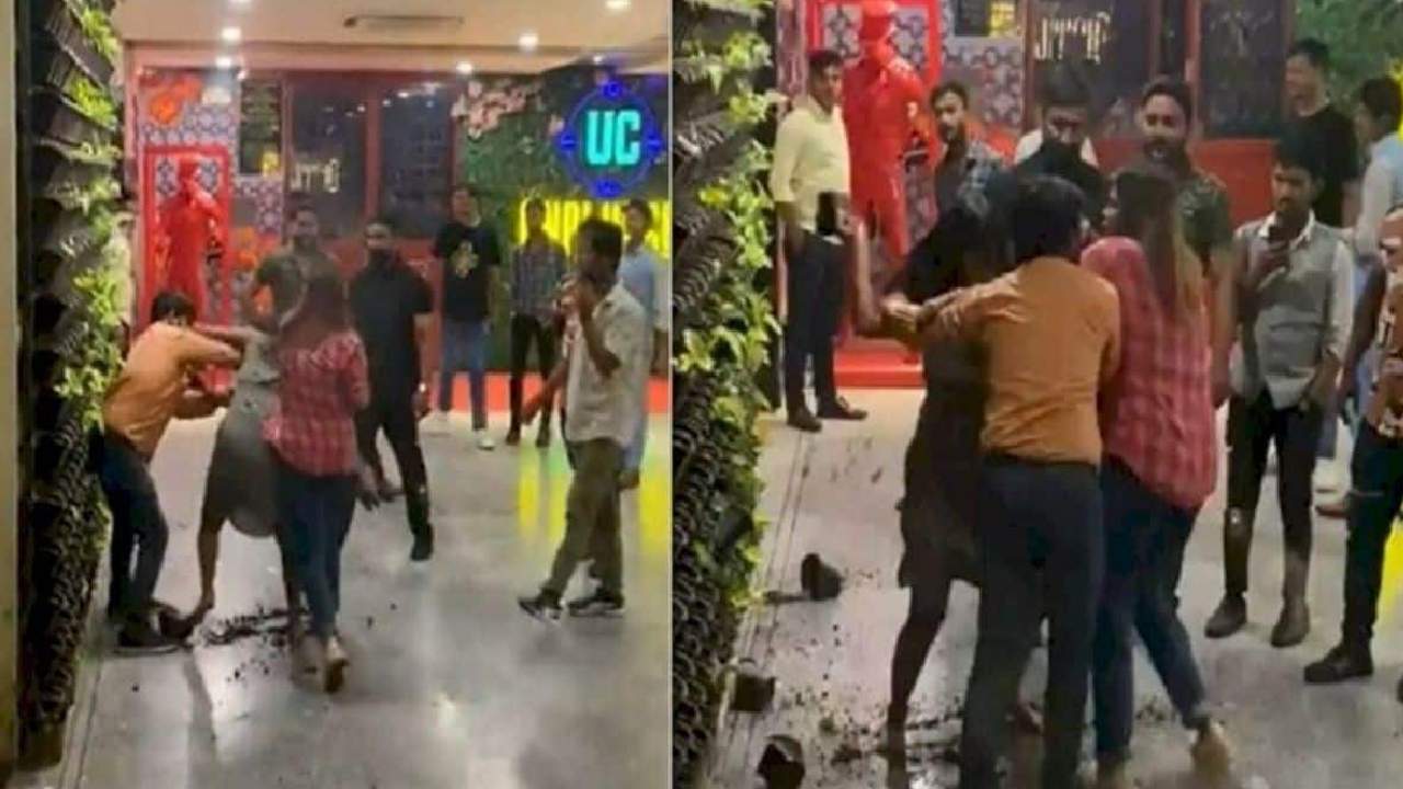 Clash In Pub: పబ్బులో యువకుడిపై అమ్మాయిల దాడి.. వీడియో వైరల్ Clash In Pub: పబ్బులో యువకుడిపై అమ్మాయిల దాడి.. వీడియో వైరల్