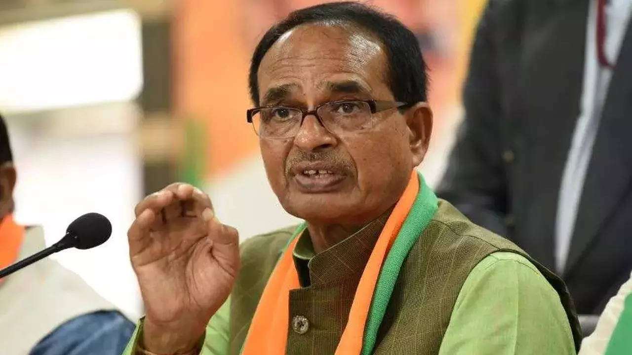 Cold Tea: సీఎంకు చల్లటి టీ ఇచ్చిన అధికారులు.. నోటీసులు జారీ Cold Tea: సీఎంకు చల్లటి టీ ఇచ్చిన అధికారులు.. నోటీసులు జారీ