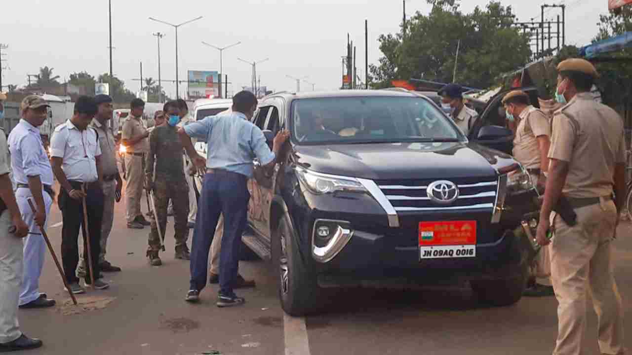 MLAs Suspended: కార్లలో నోట్ల కట్టల ఎఫెక్ట్.. ముగ్గురు కాంగ్రెస్ ఎమ్మెల్యేలు సస్పెన్షన్