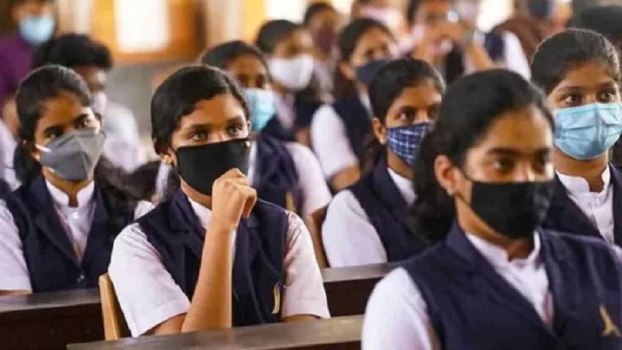 Covid-19: ఒకే స్కూల్లో 31 మంది విద్యార్థులకు కరోనా Covid-19: ఒకే స్కూల్లో 31 మంది విద్యార్థులకు కరోనా