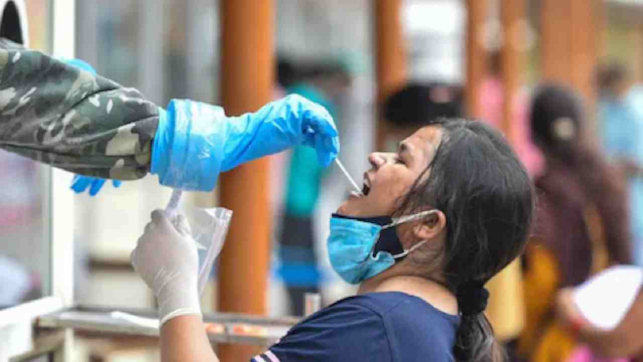Covid: కొనసాగుతున్న కోవిడ్ ఉధృతి.. ఒక్క రోజులో 16 వేల కేసులు Covid: కొనసాగుతున్న కోవిడ్ ఉధృతి.. ఒక్క రోజులో 16 వేల కేసులు