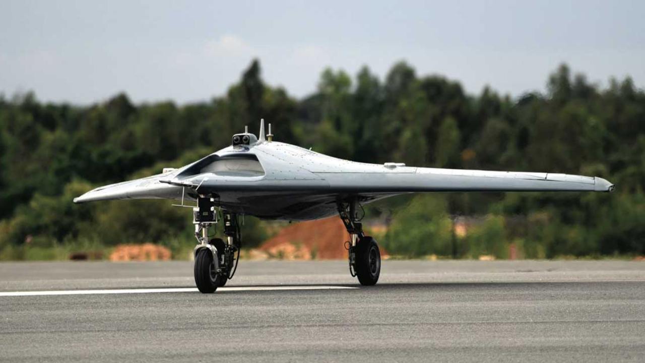 DRDO : దేశీయ మానవరహిత తొలి యుద్ధ విమానం.. పరీక్షించిన డీఆర్డీవో..! DRDO : దేశీయ మానవరహిత తొలి యుద్ధ విమానం.. పరీక్షించిన డీఆర్డీవో..!