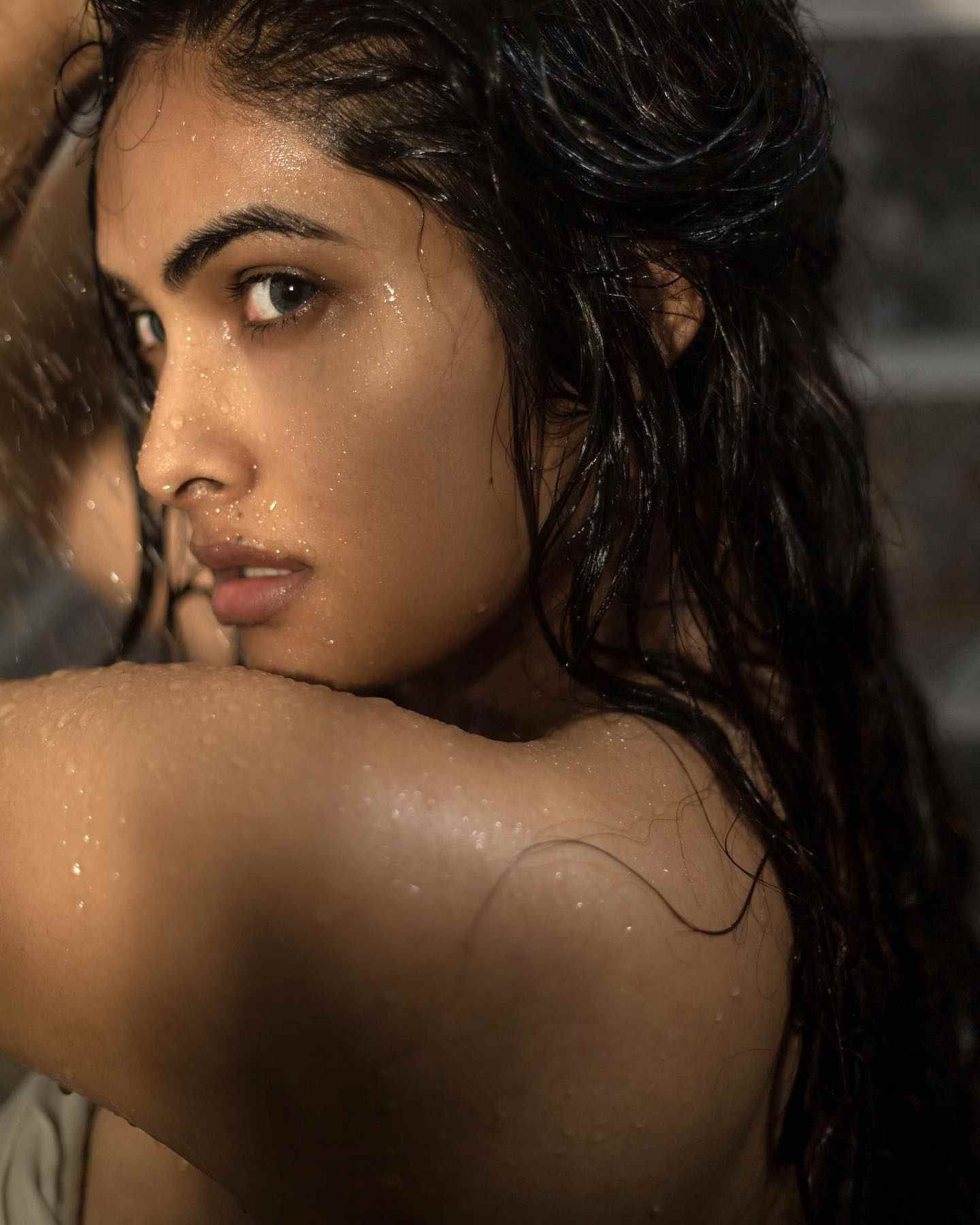 Divi Vadthya hot photos in cool rains 