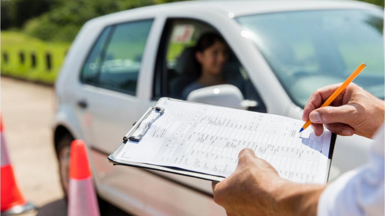 Driving Test Fraud: డ్రైవింగ్ టెస్ట్ మోసం.. భారత సంతతి మహిళకు బ్రిటన్లో జైలు శిక్ష Driving Test Fraud: డ్రైవింగ్ టెస్ట్ మోసం.. భారత సంతతి మహిళకు బ్రిటన్లో జైలు శిక్ష