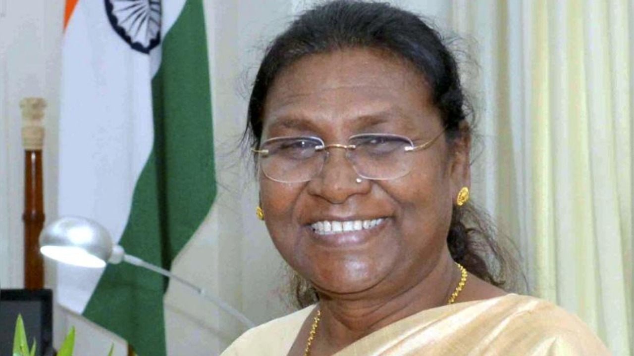 Droupadi Murmu: భారత 15వ రాష్ట్రపతిగా ద్రౌపది ముర్ము.. యశ్వంత్ సిన్హాపై ఘన విజయం Droupadi Murmu: భారత 15వ రాష్ట్రపతిగా ద్రౌపది ముర్ము.. యశ్వంత్ సిన్హాపై ఘన విజయం