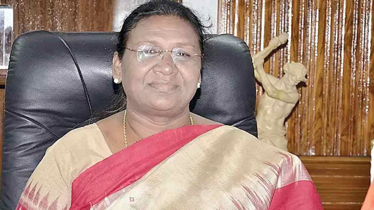 Droupadi Murmu: కుటుంబంలో తీవ్ర విషాదం.. అయినా చెదరని ద్రౌపది ముర్ము ధైర్యం Droupadi Murmu: కుటుంబంలో తీవ్ర విషాదం.. అయినా చెదరని ద్రౌపది ముర్ము ధైర్యం