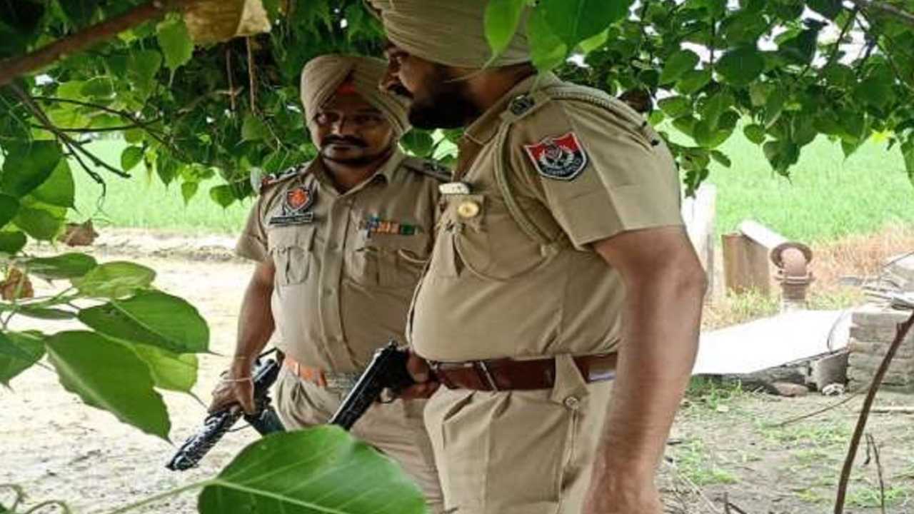 Encounter: పంజాబ్లో ఎన్కౌంటర్.. పోలీసులు, సిద్ధూ మూసేవాలా హంతకులకు మధ్య కాల్పులు Encounter: పంజాబ్లో ఎన్కౌంటర్.. పోలీసులు, సిద్ధూ మూసేవాలా హంతకులకు మధ్య కాల్పులు