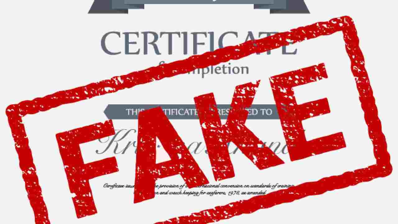 Fake Certificates: నకిలీ సర్టిఫికెట్స్ తయారు చేస్తున్న ముఠా అరెస్టు Fake Certificates: నకిలీ సర్టిఫికెట్స్ తయారు చేస్తున్న ముఠా అరెస్టు