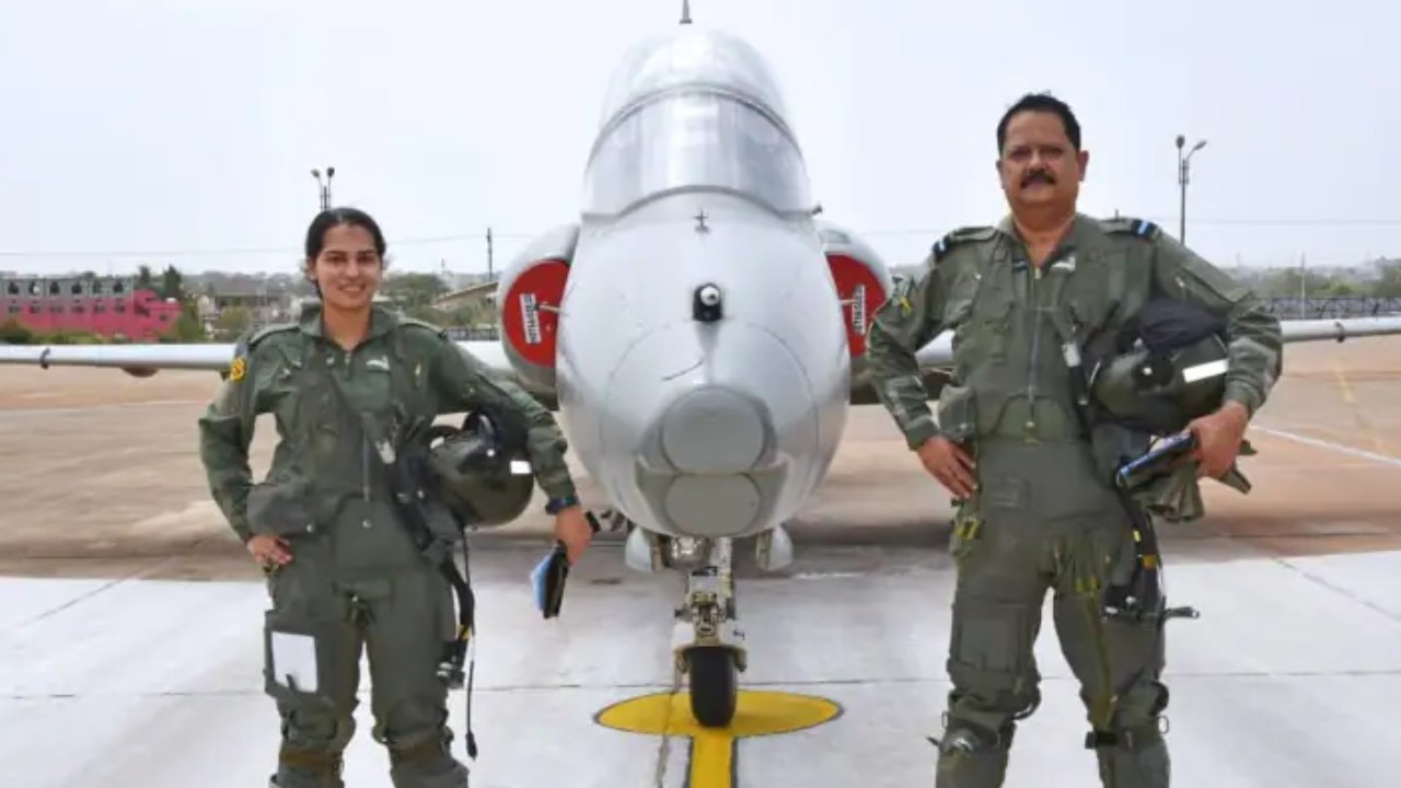 Father Daughter Duo Creates History By Flying Fighter Jets Together (1)