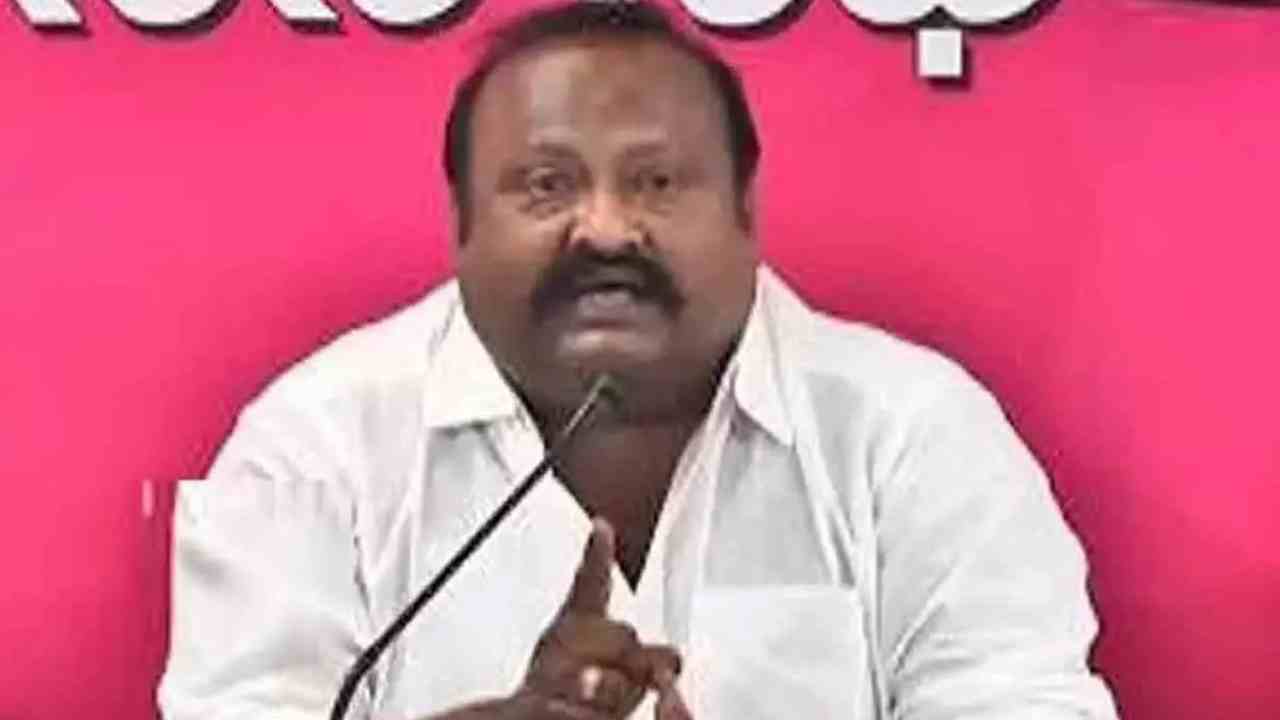 Telangana : కేసీఆర్ ప్రభుత్వాన్ని పడగొట్టే దమ్ము బీజేపీకి ఉందా..?టీఆర్ఎస్ ఎమ్మెల్యేని టచ్ చేసి చూడండీ : గంగుల Telangana : కేసీఆర్ ప్రభుత్వాన్ని పడగొట్టే దమ్ము బీజేపీకి ఉందా..?టీఆర్ఎస్ ఎమ్మెల్యేని టచ్ చేసి చూడండీ : గంగుల