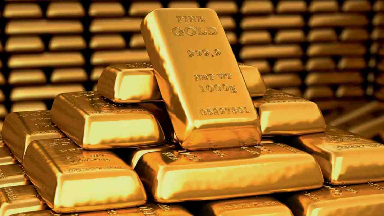 Gold Price: దిగుమతి సుంకం పెంచిన కేంద్రం.. భారీగా పెరిగిన బంగారం ధరలు Gold Price: దిగుమతి సుంకం పెంచిన కేంద్రం.. భారీగా పెరిగిన బంగారం ధరలు