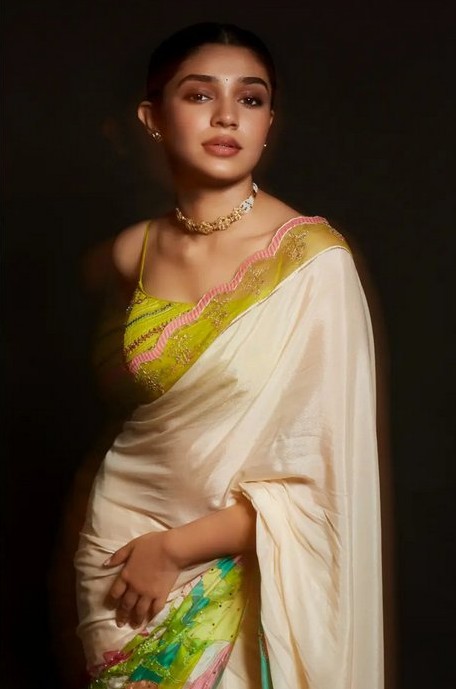 Gorgeous Krithi Shetty Mesmerizes With Her Latest Pics