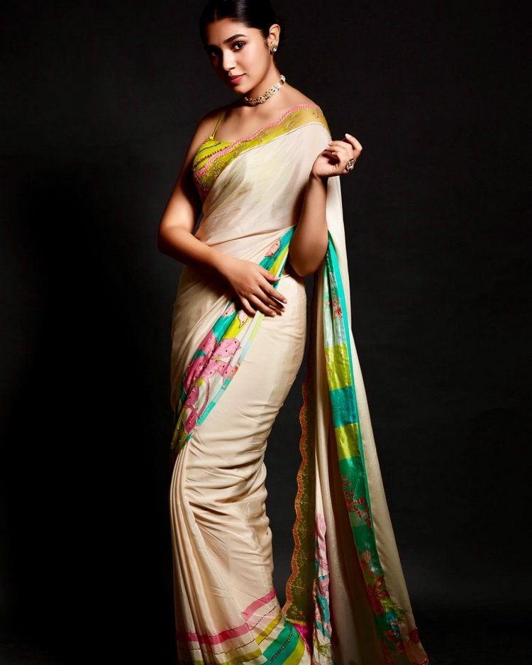 Gorgeous Krithi Shetty Mesmerizes With Her Latest Pics