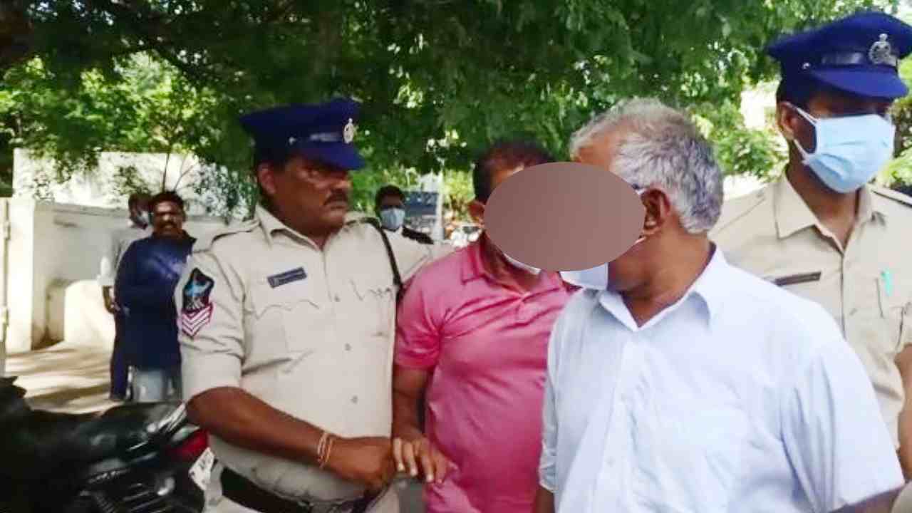 Marriage Cheating : గుంటూరులో ఎన్నారై నిత్యపెళ్లి కొడుకు అరెస్ట్ Marriage Cheating : గుంటూరులో ఎన్నారై నిత్యపెళ్లి కొడుకు అరెస్ట్