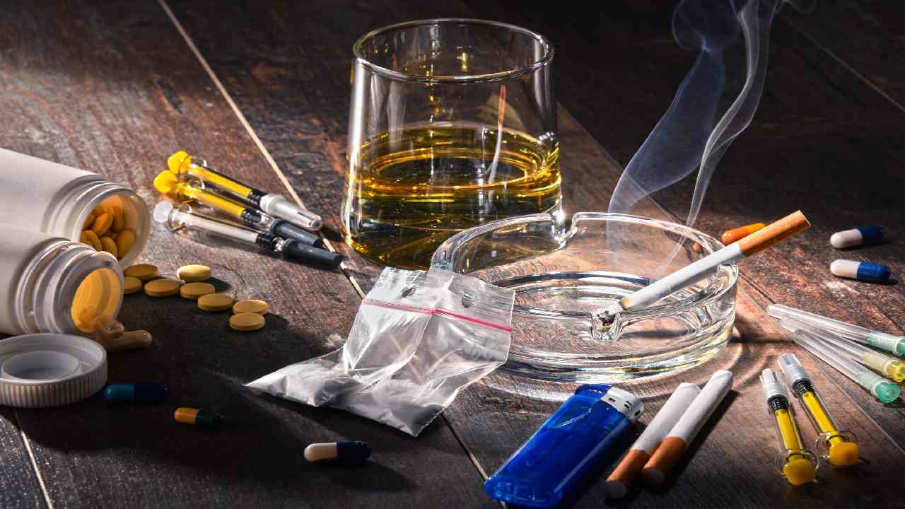 Drugs Seized : హైదరాబాద్లో మోస్ట్ వాంటెడ్ డ్రగ్స్ పెడ్లర్ అరెస్ట్ Drugs Seized : హైదరాబాద్లో మోస్ట్ వాంటెడ్ డ్రగ్స్ పెడ్లర్ అరెస్ట్