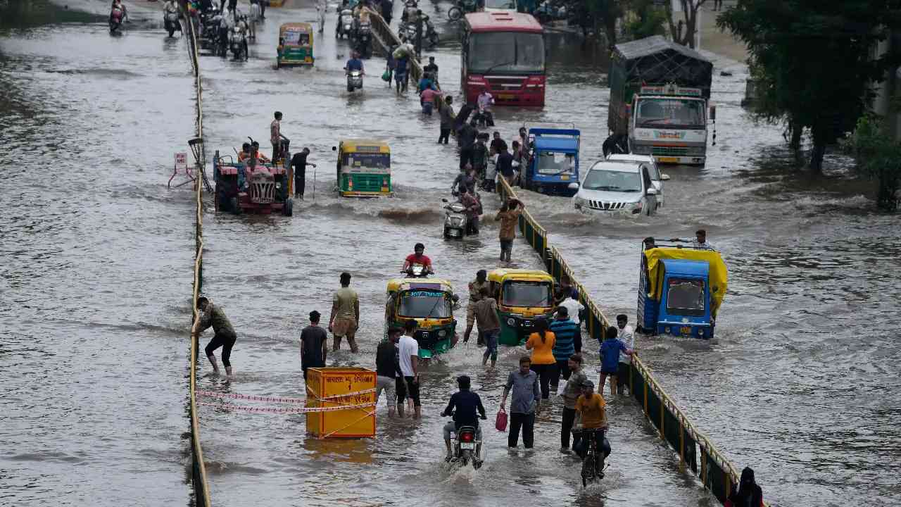 Heavy Rainfall: మరో ఐదు రోజులు వానలే! Heavy Rainfall: మరో ఐదు రోజులు వానలే!