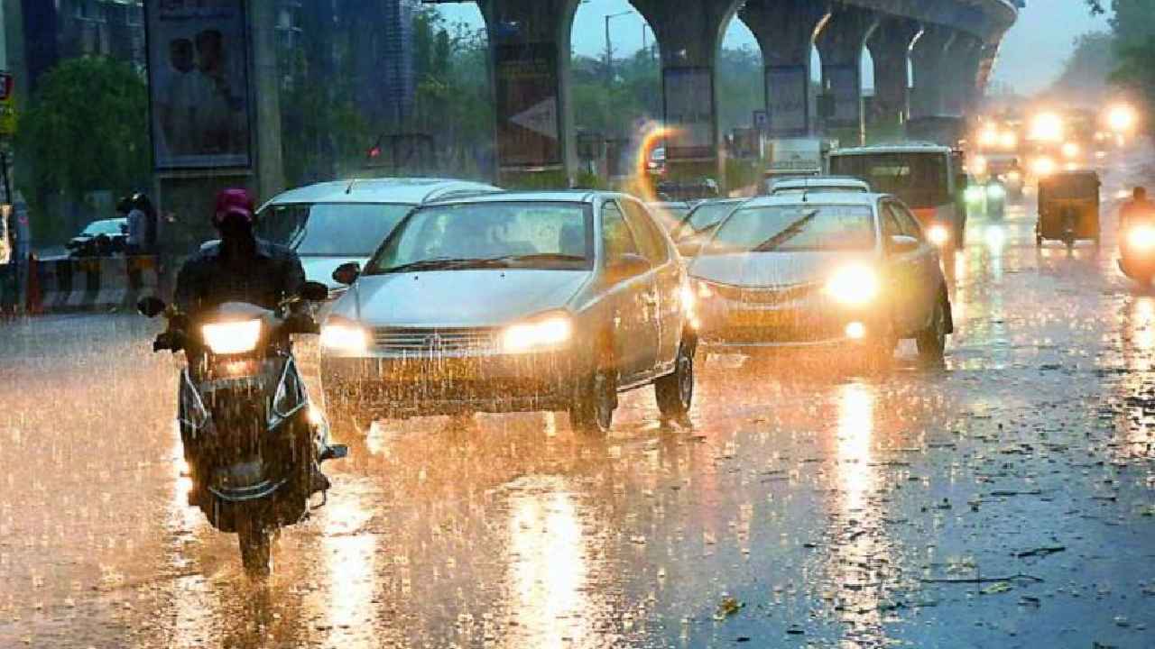 Rains Lashes Hyderabad : హైదరాబాద్లో భారీ వర్షం.. తెలంగాణకు రెడ్, హైదరాబాద్కు ఆరెంజ్ అలర్ట్ Rains Lashes Hyderabad : హైదరాబాద్లో భారీ వర్షం.. తెలంగాణకు రెడ్, హైదరాబాద్కు ఆరెంజ్ అలర్ట్