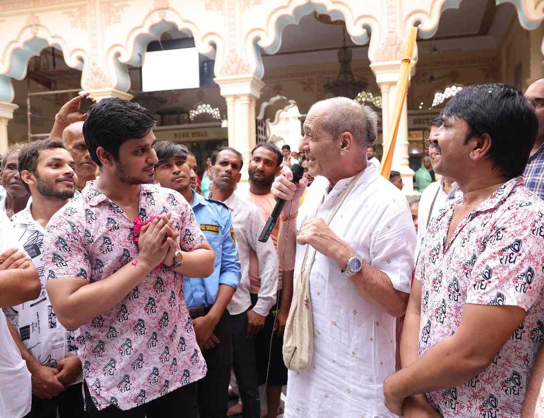 Karthikeya 2 Team Visits Iskcon Temple At Vrindavan008