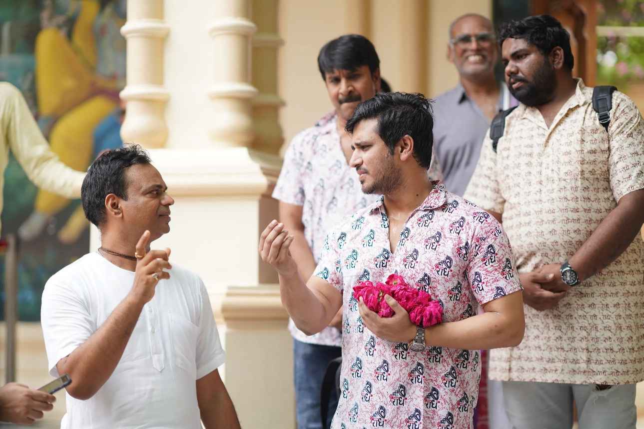 Karthikeya 2 Team Visits Iskcon Temple At Vrindavan011