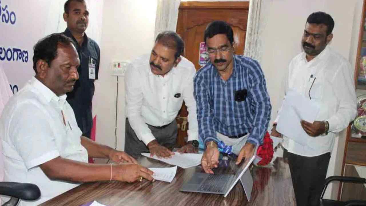 Minister Koppula Eshwar: సోషల్ వెల్ఫేర్ గురుకులాల్లో ఇంటర్ ఫస్టియర్ ప్రవేశ ఫలితాలు విడుదల Minister Koppula Eshwar: సోషల్ వెల్ఫేర్ గురుకులాల్లో ఇంటర్ ఫస్టియర్ ప్రవేశ ఫలితాలు విడుదల