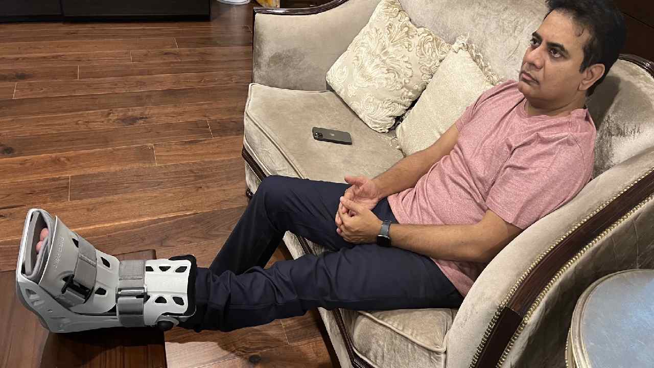 Minister KTR Leg Fracture : మంత్రి కేటీఆర్ కాలికి గాయం-మూడు వారాలు విశ్రాంతి Minister KTR Leg Fracture : మంత్రి కేటీఆర్ కాలికి గాయం-మూడు వారాలు విశ్రాంతి