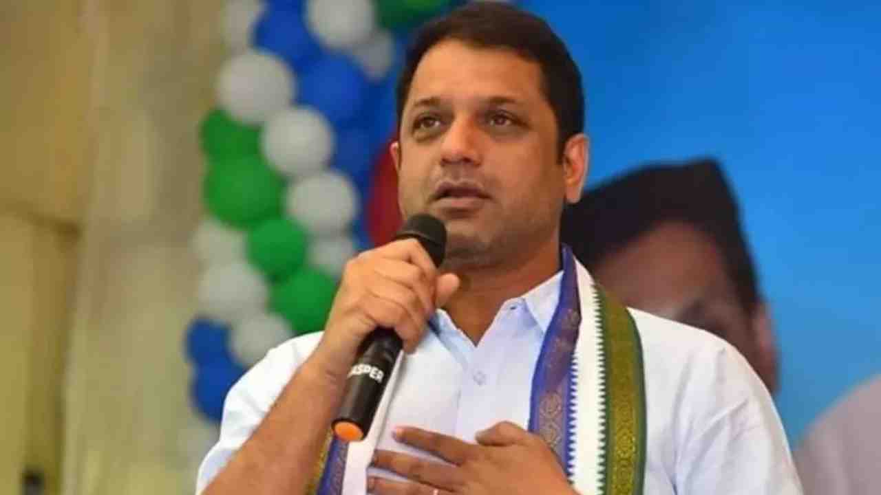 MP Kotagiri Sridhar: దేశానికి ప్రధానమంత్రి అయ్యే అవకాశం జగన్మోహన్ రెడ్డికి ఉంది MP Kotagiri Sridhar: దేశానికి ప్రధానమంత్రి అయ్యే అవకాశం జగన్మోహన్ రెడ్డికి ఉంది