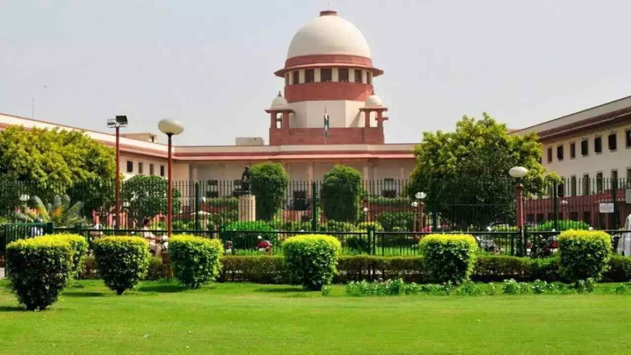 Maharashtra Crisis: తేలని ‘మహా’ పంచాయితీ.. ఎమ్మెల్యేల అనర్హతపై సుప్రీంకోర్టు స్టే Maharashtra Crisis: తేలని ‘మహా’ పంచాయితీ.. ఎమ్మెల్యేల అనర్హతపై సుప్రీంకోర్టు స్టే