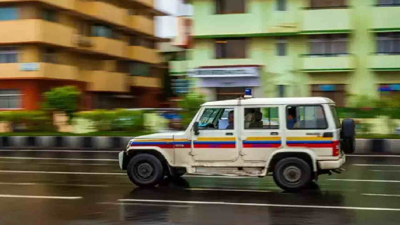Mumbai : డాక్టర్ దంపతుల సన్నిహిత చిత్రాలు దొంగిలించి…మాజీ పనిమనిషి బ్లాక్ మెయిల్ Mumbai : డాక్టర్ దంపతుల సన్నిహిత చిత్రాలు దొంగిలించి…మాజీ పనిమనిషి బ్లాక్ మెయిల్