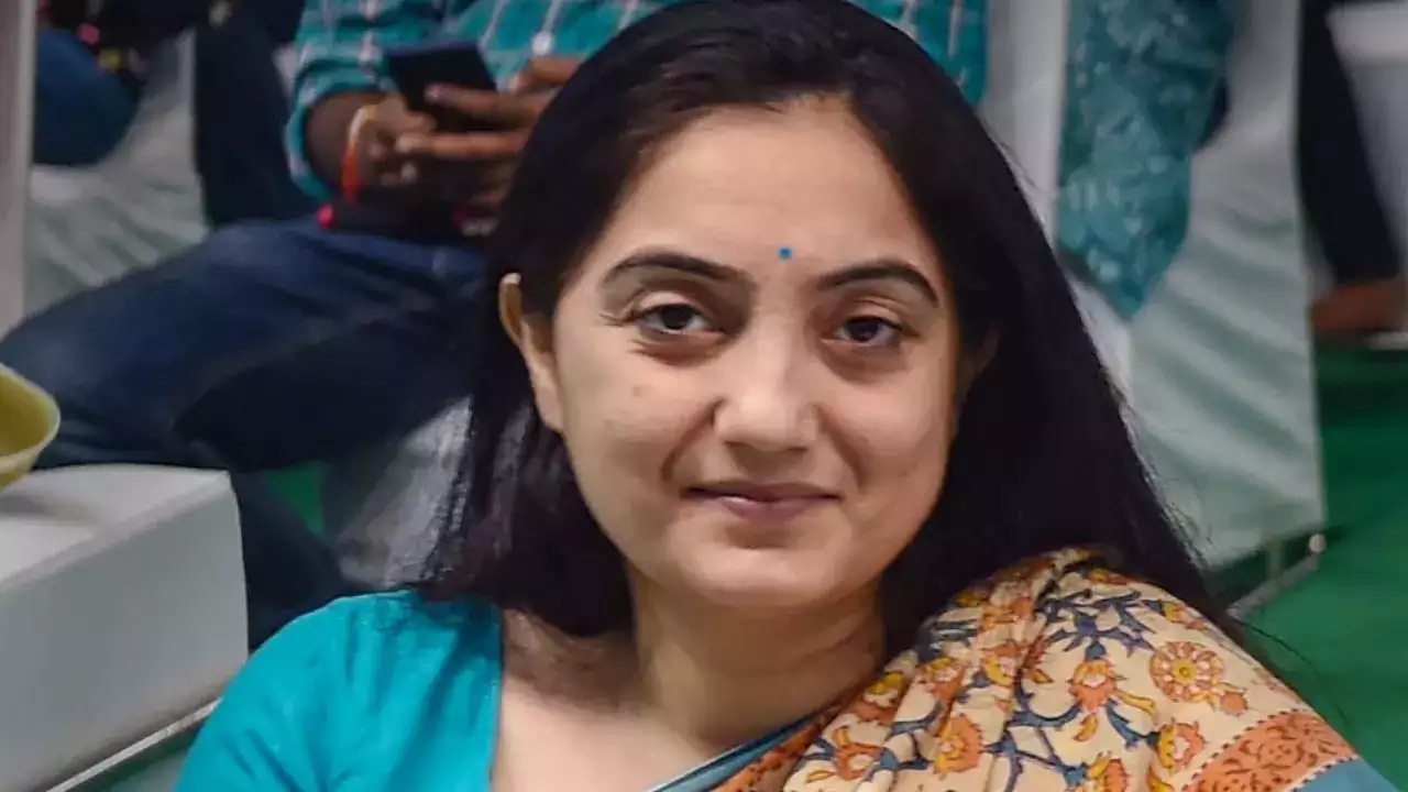 Nupur Sharma: అరెస్టుపై స్టే కోరుతూ సుప్రీంకోర్టును ఆశ్రయించిన నుపుర్ శర్మ Nupur Sharma: అరెస్టుపై స్టే కోరుతూ సుప్రీంకోర్టును ఆశ్రయించిన నుపుర్ శర్మ