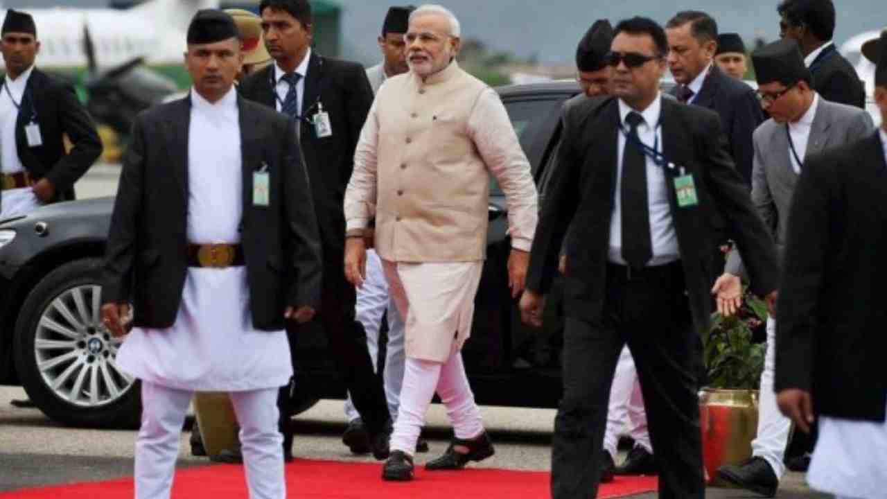 Strong Security: భద్రతా వలయంలో మోదీ పర్యటించే ఏరియాలు.. మెట్రో సేవలు బంద్.. Strong Security: భద్రతా వలయంలో మోదీ పర్యటించే ఏరియాలు.. మెట్రో సేవలు బంద్..