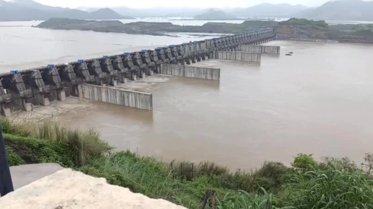 Polavaram Project : గోదావరి ఉగ్రరూపం..పోలవరం ప్రాజెక్టు వద్ద వరద ప్రవాహం Polavaram Project : గోదావరి ఉగ్రరూపం..పోలవరం ప్రాజెక్టు వద్ద వరద ప్రవాహం