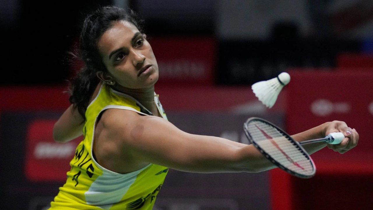 PV Sindhu: సింగపూర్ ఓపెన్ టైటిల్ విజేత సింధూ.. చైనా క్రీడాకారిణిపై విజయం PV Sindhu: సింగపూర్ ఓపెన్ టైటిల్ విజేత సింధూ.. చైనా క్రీడాకారిణిపై విజయం