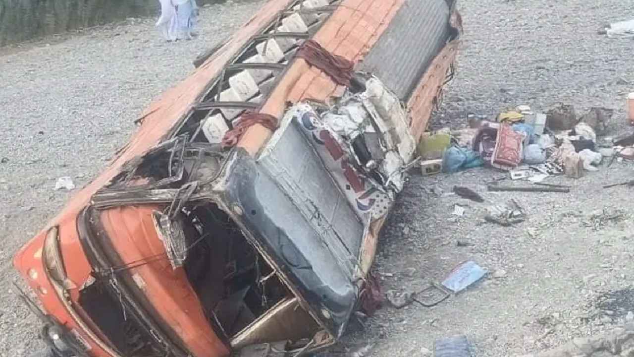 Pakistan Bus Accident : ఘోర బస్సు ప్రమాదం.. 19మంది మృతి Pakistan Bus Accident : ఘోర బస్సు ప్రమాదం.. 19మంది మృతి
