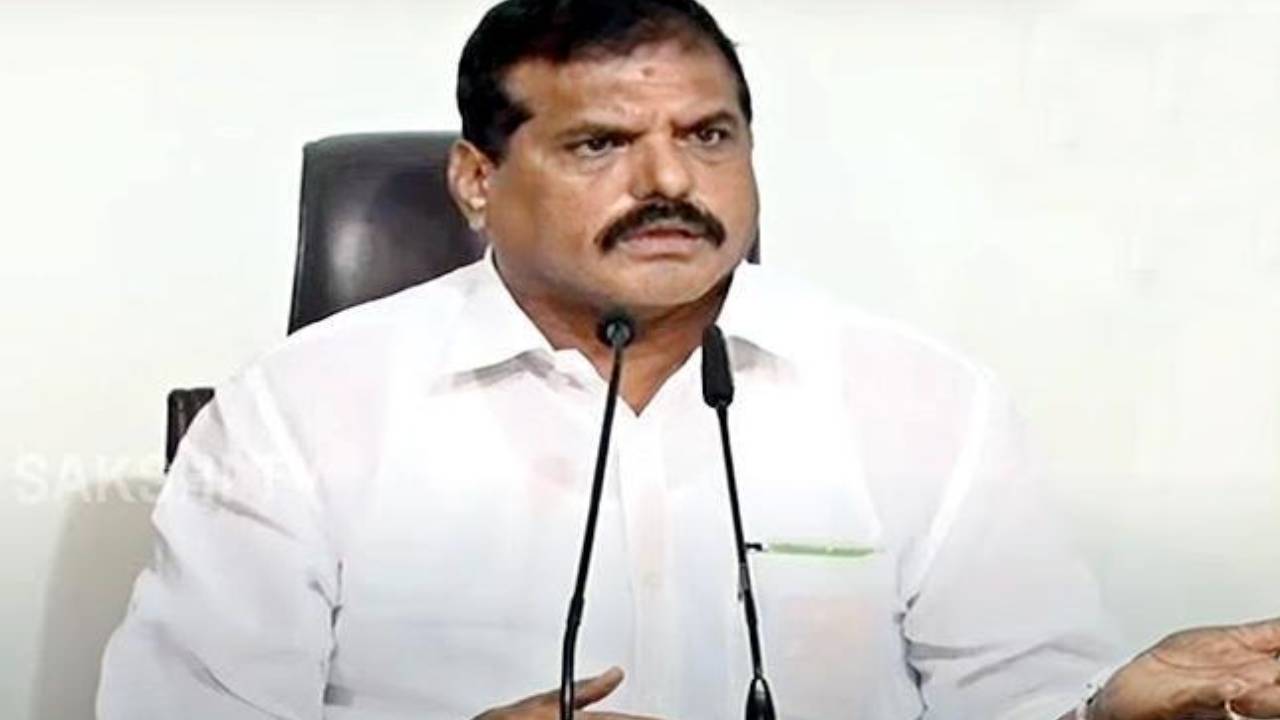 Polavaram project : మాకు నష్టం జరిగింది..మరి హైదరాబాద్ని ఏపీలో కలిపేస్తారా? : మంత్రి బొత్స Polavaram project : మాకు నష్టం జరిగింది..మరి హైదరాబాద్ని ఏపీలో కలిపేస్తారా? : మంత్రి బొత్స