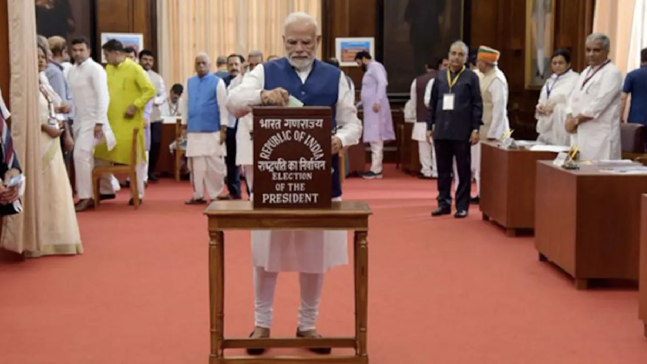 Presidential Elections: ముగిసిన రాష్ట్రపతి ఎన్నికల పోలింగ్.. 21న ఫలితాలు Presidential Elections: ముగిసిన రాష్ట్రపతి ఎన్నికల పోలింగ్.. 21న ఫలితాలు