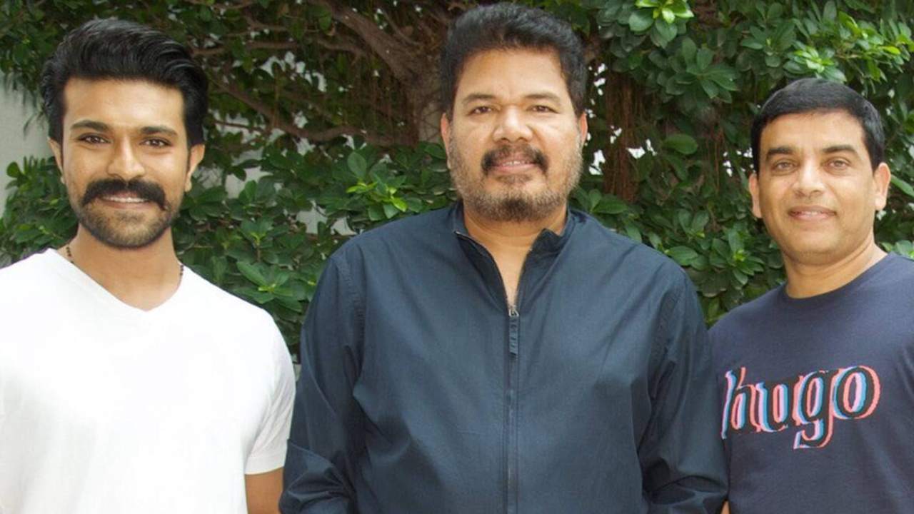 RC15: వారసుడి కోసం చరణ్ను వెనక్కి నెడుతున్నారా..? RC15: వారసుడి కోసం చరణ్ను వెనక్కి నెడుతున్నారా..?