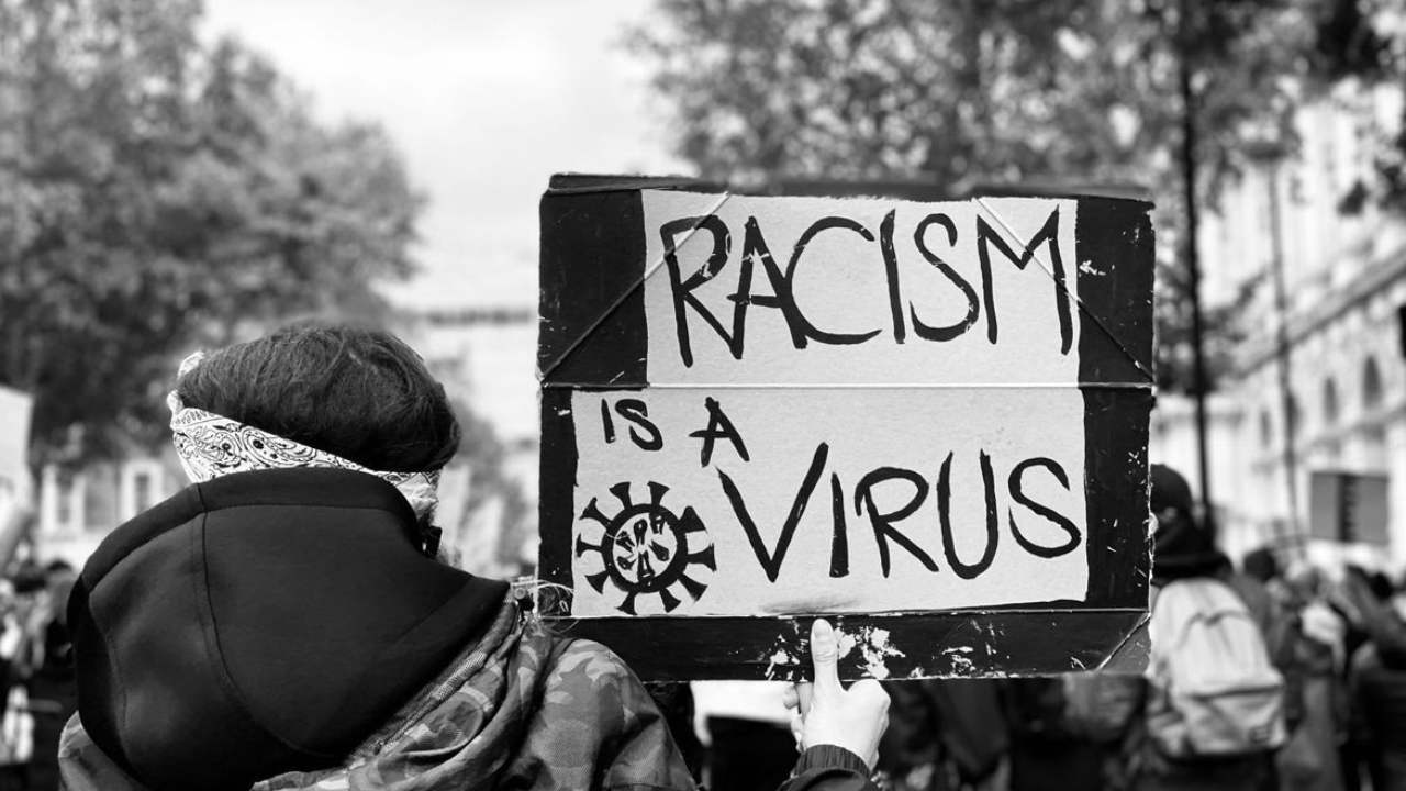 Racial Attack: జాతి వివక్ష.. క్లాస్మేట్కు నిప్పంటించిన విద్యార్థులు Racial Attack: జాతి వివక్ష.. క్లాస్మేట్కు నిప్పంటించిన విద్యార్థులు