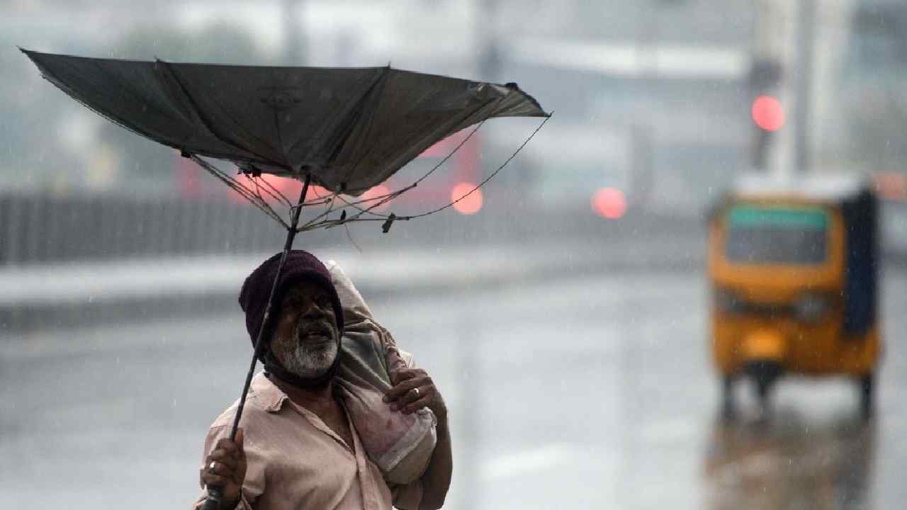 Rains In Telangana : రాగల 24 గంటల్లో అల్పపీడనం-తెలంగాణలో పలు జిల్లాలలో వర్షాలు Rains In Telangana : రాగల 24 గంటల్లో అల్పపీడనం-తెలంగాణలో పలు జిల్లాలలో వర్షాలు