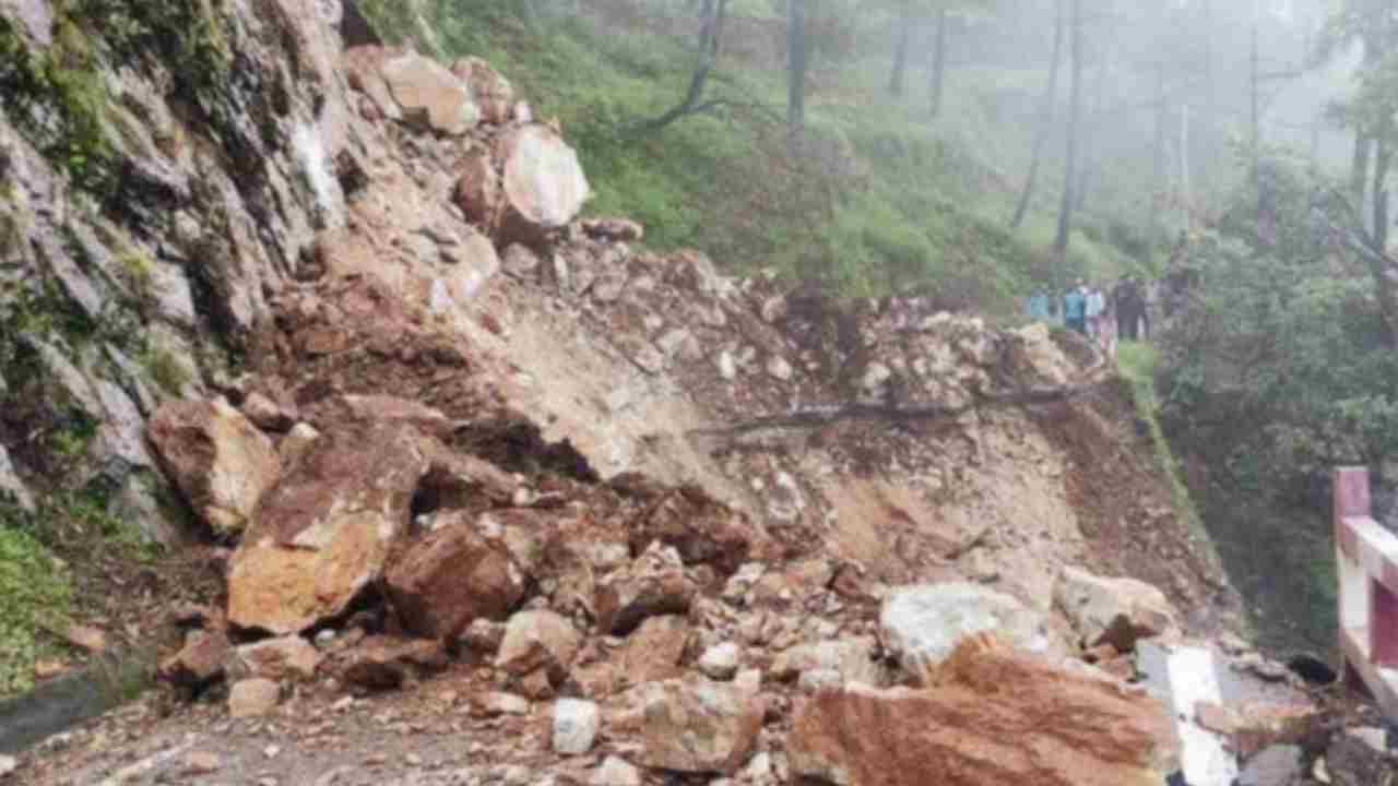 Uttarakhand Flood: ఉత్తరాఖండ్లో భారీ వర్షాలు.. కొట్టుకుపోయిన బద్రీనాథ్ జాతీయ రహదారి.. 200 రోడ్లు బ్లాక్ Uttarakhand Flood: ఉత్తరాఖండ్లో భారీ వర్షాలు.. కొట్టుకుపోయిన బద్రీనాథ్ జాతీయ రహదారి.. 200 రోడ్లు బ్లాక్