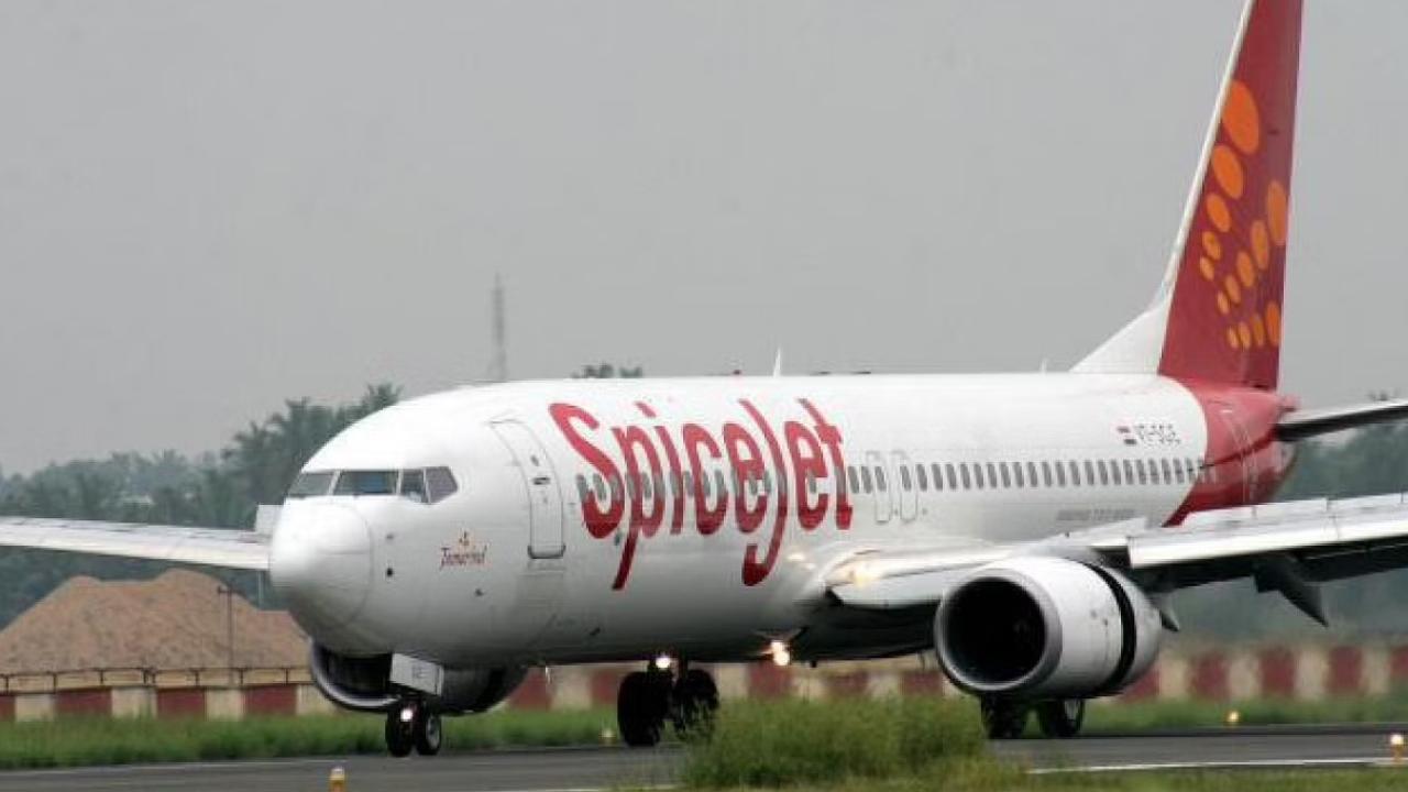 SpiceJet: వరుసగా విమాన ప్రమాదాలు.. స్పైస్జెట్కు డీజీసీఏ నోటీసులు SpiceJet: వరుసగా విమాన ప్రమాదాలు.. స్పైస్జెట్కు డీజీసీఏ నోటీసులు