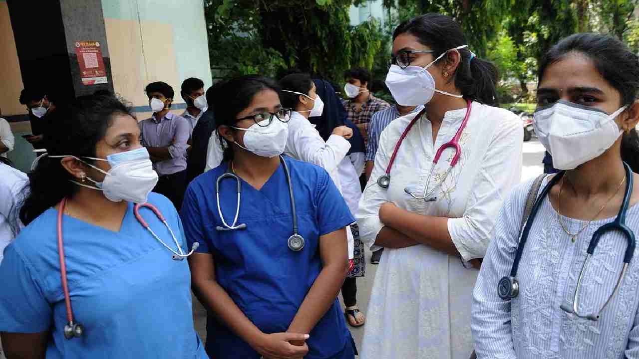 Senior Resident Doctors : కొనసాగుతున్న సీనియర్ రెసిడెంట్ డాక్టర్ల ఆందోళన Senior Resident Doctors : కొనసాగుతున్న సీనియర్ రెసిడెంట్ డాక్టర్ల ఆందోళన