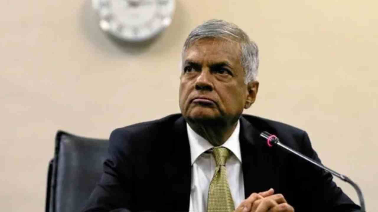 Sri Lankan Economic Crisis: శ్రీలంక తాత్కాలిక అధ్యక్షుడిగా విక్రమసింఘే బాధ్యతల స్వీకరణ! Sri Lankan Economic Crisis: శ్రీలంక తాత్కాలిక అధ్యక్షుడిగా విక్రమసింఘే బాధ్యతల స్వీకరణ!