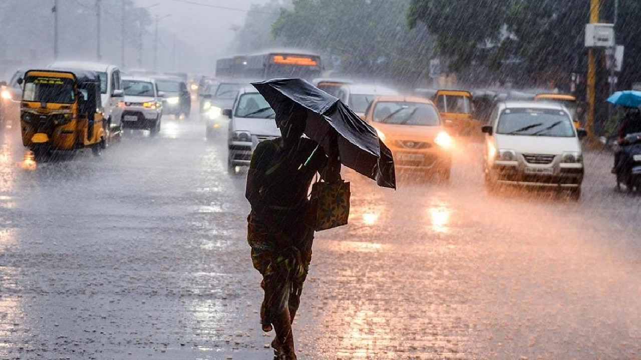 Telangana Rains: తెలంగాణకు నాలుగు రోజులపాటు భారీ వర్ష సూచన Telangana Rains: తెలంగాణకు నాలుగు రోజులపాటు భారీ వర్ష సూచన